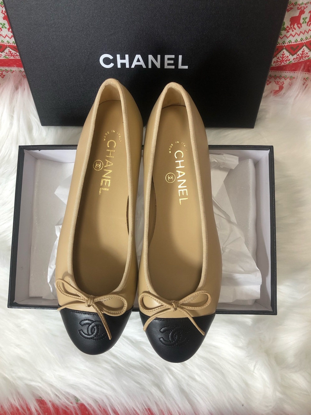 CHANEL Beige and Black Cap-Toe Leather Ballet Flats